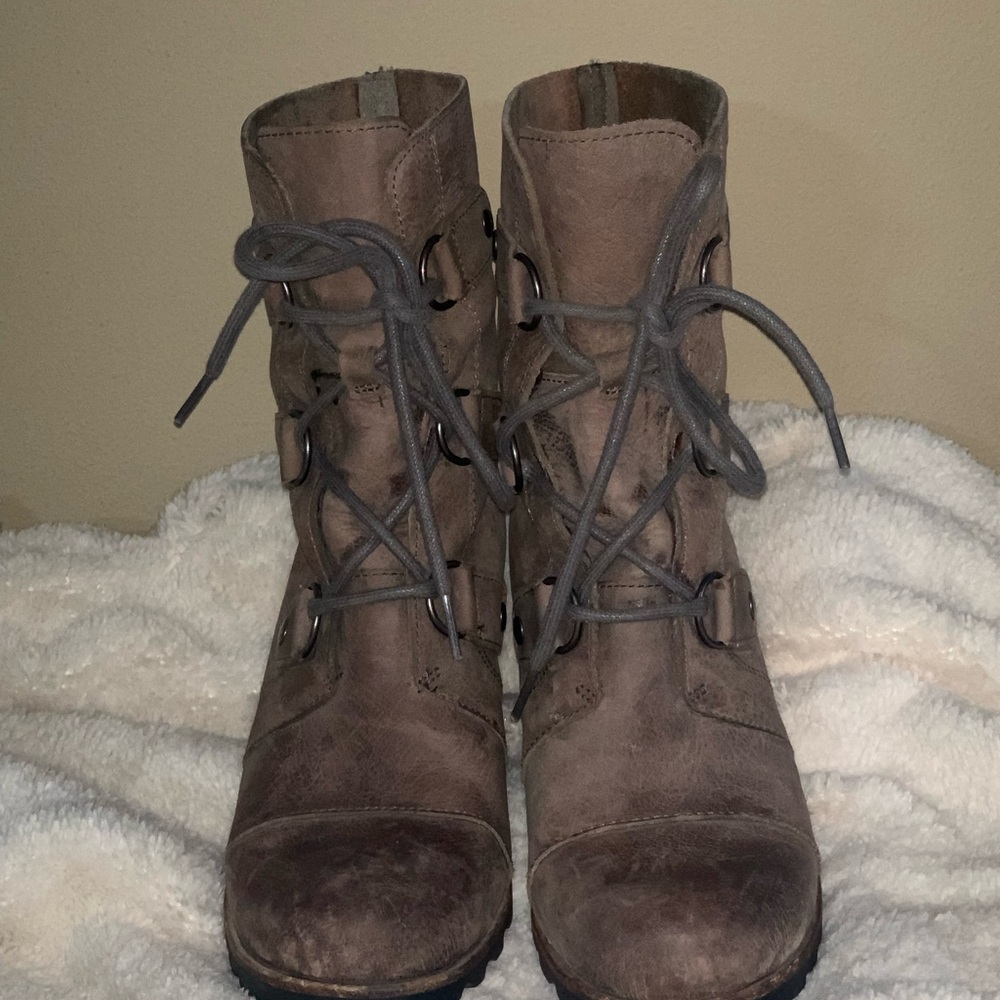 Sorel Women's Joan of Arctic Wedge II Lace Up Ankle Boot
Ash Brown - Size 9 M US